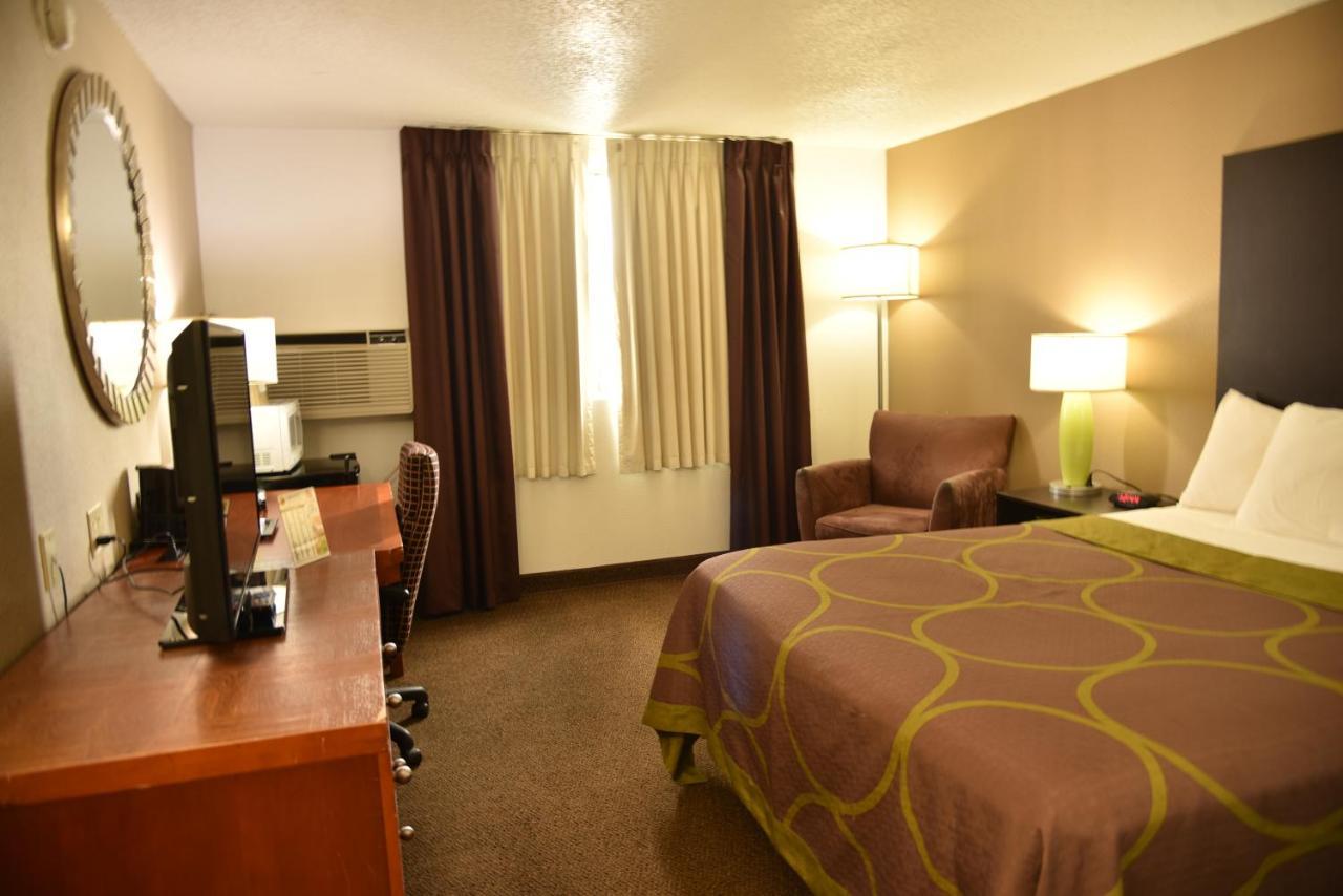 Super 8 By Wyndham Rapid City Rushmore Rd Exterior photo